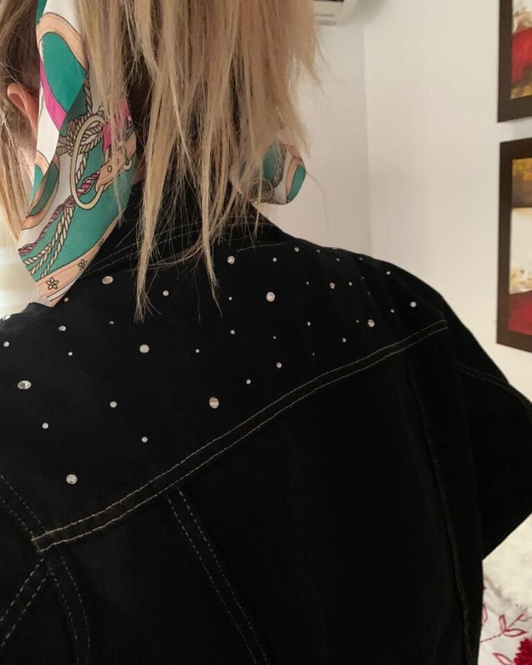 Chaqueta Negra con Strass - Imagen 2