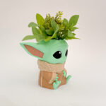 Porta lápices / Macetero Baby Yoda - Imagen 3
